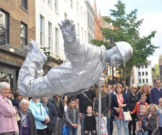 Levitation show/statue