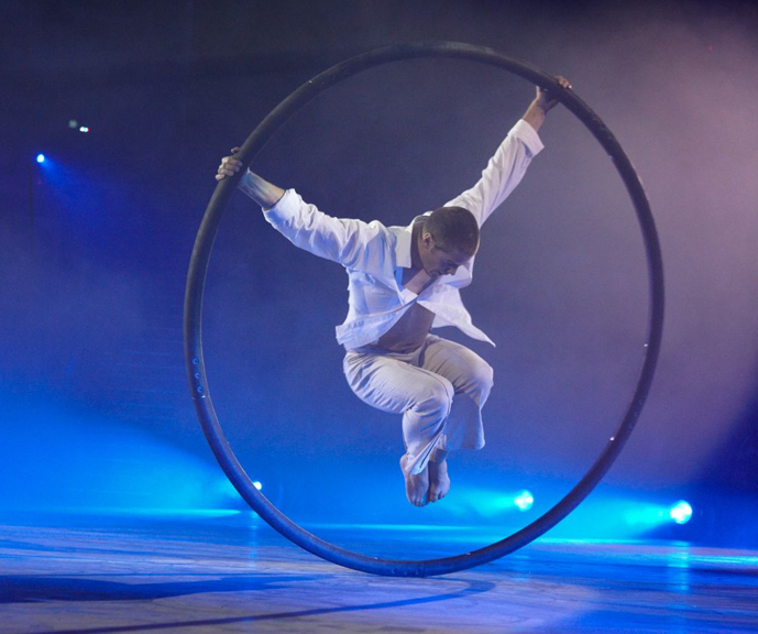 Cyr wheel show