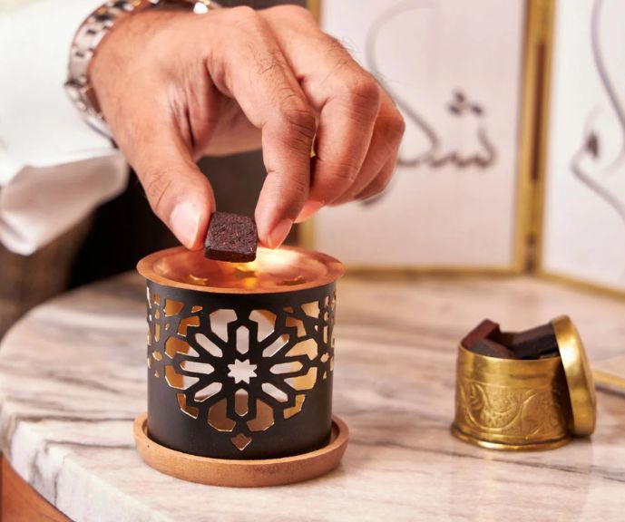 Bakhoor s Oud making / workshop artist