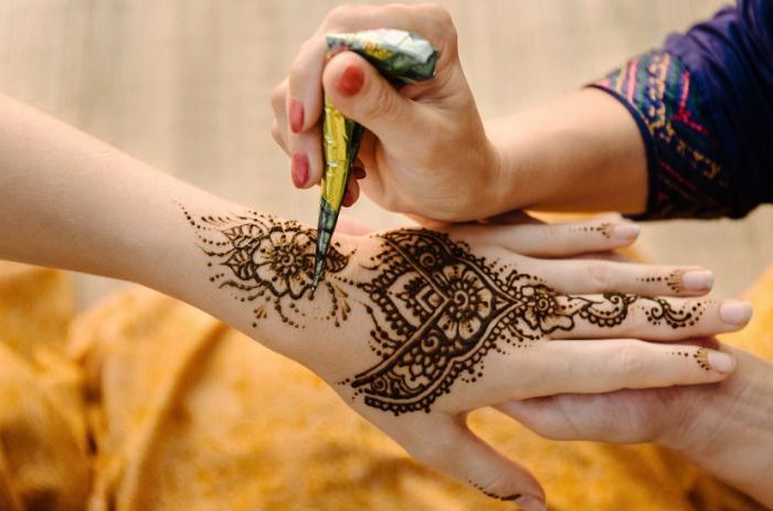Henna artist