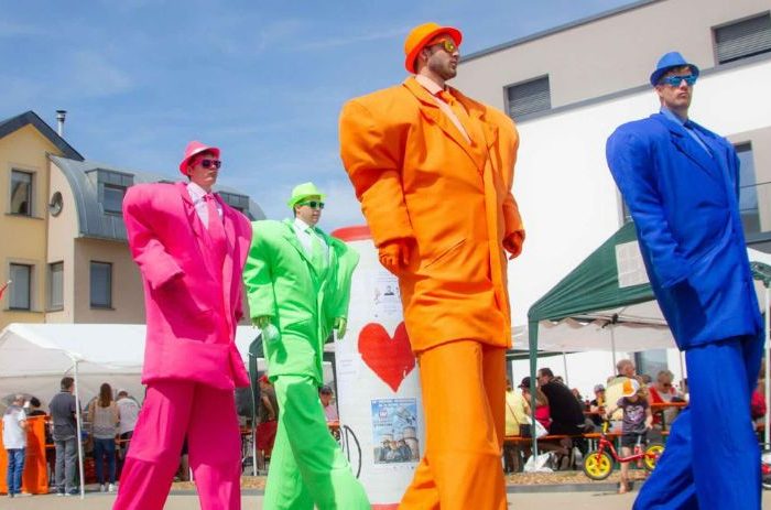 Stilt walker