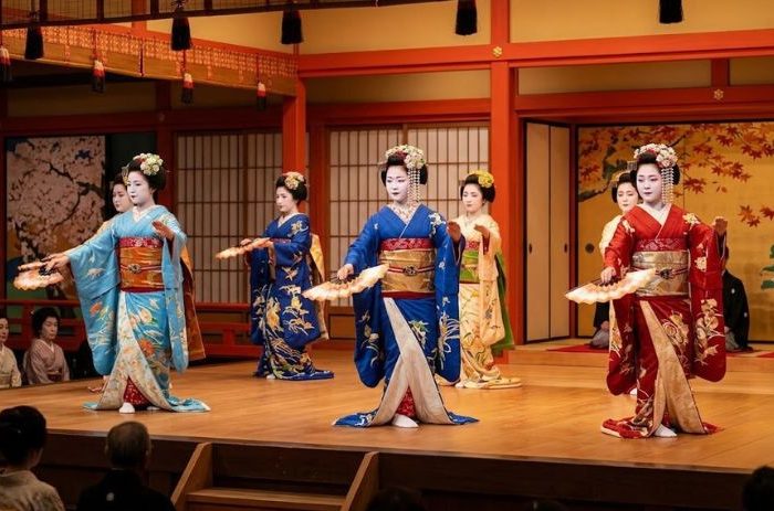 Geisha dance show